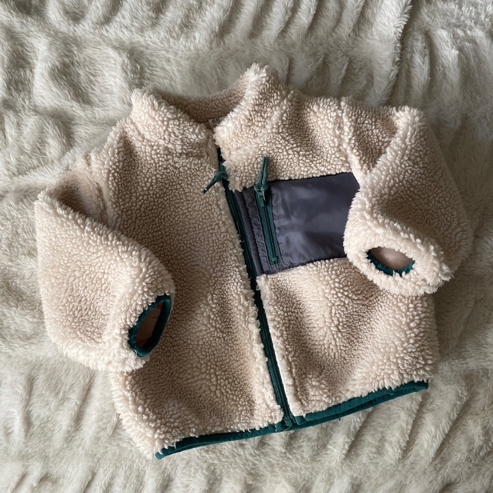 H&M Cream Puffer Jacket with Plush Texture and Full-Length Zipper